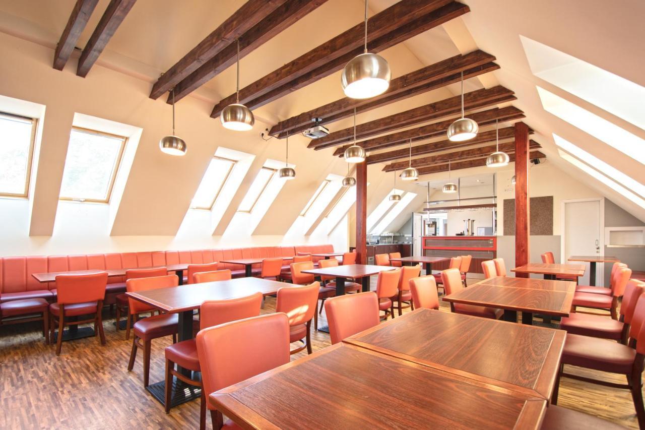 Restaurant & Penzion Avionika Kovarska Ngoại thất bức ảnh