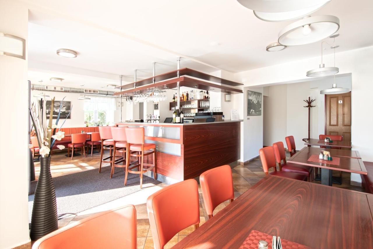 Restaurant & Penzion Avionika Kovarska Ngoại thất bức ảnh
