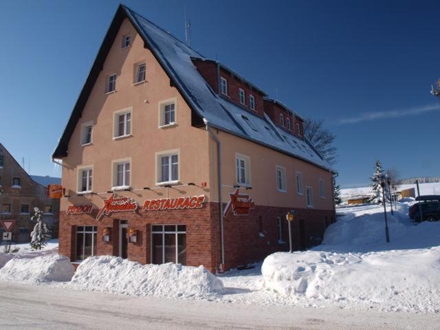 Restaurant & Penzion Avionika Kovarska Ngoại thất bức ảnh